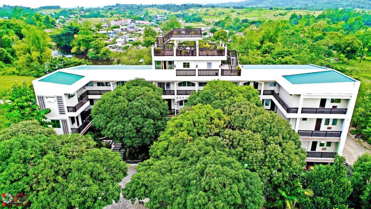빌라 에스메랄다 브라이언스 리조트 호텔 앤 레스토랑 Palayan City 외부 사진
